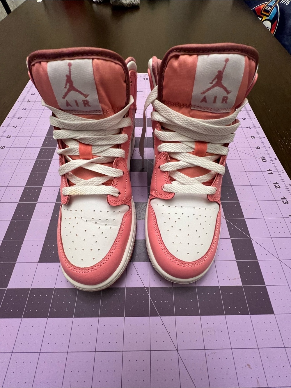 Nike 5Y Air Jordan 1 Mid GS Valentine’s Day 2023 Pink White Shoes DQ8423-616 - Picture 4 of 9